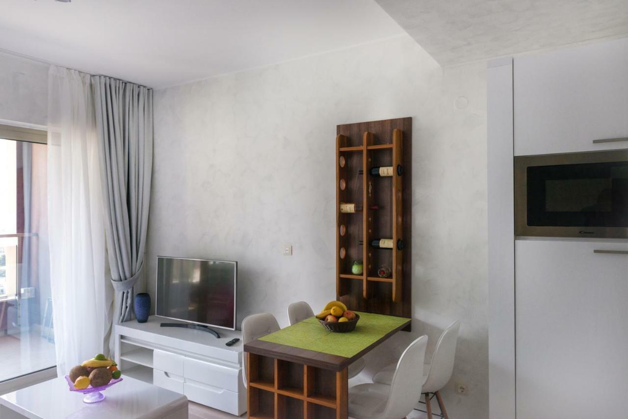 Harmonia Panorama Apartment *